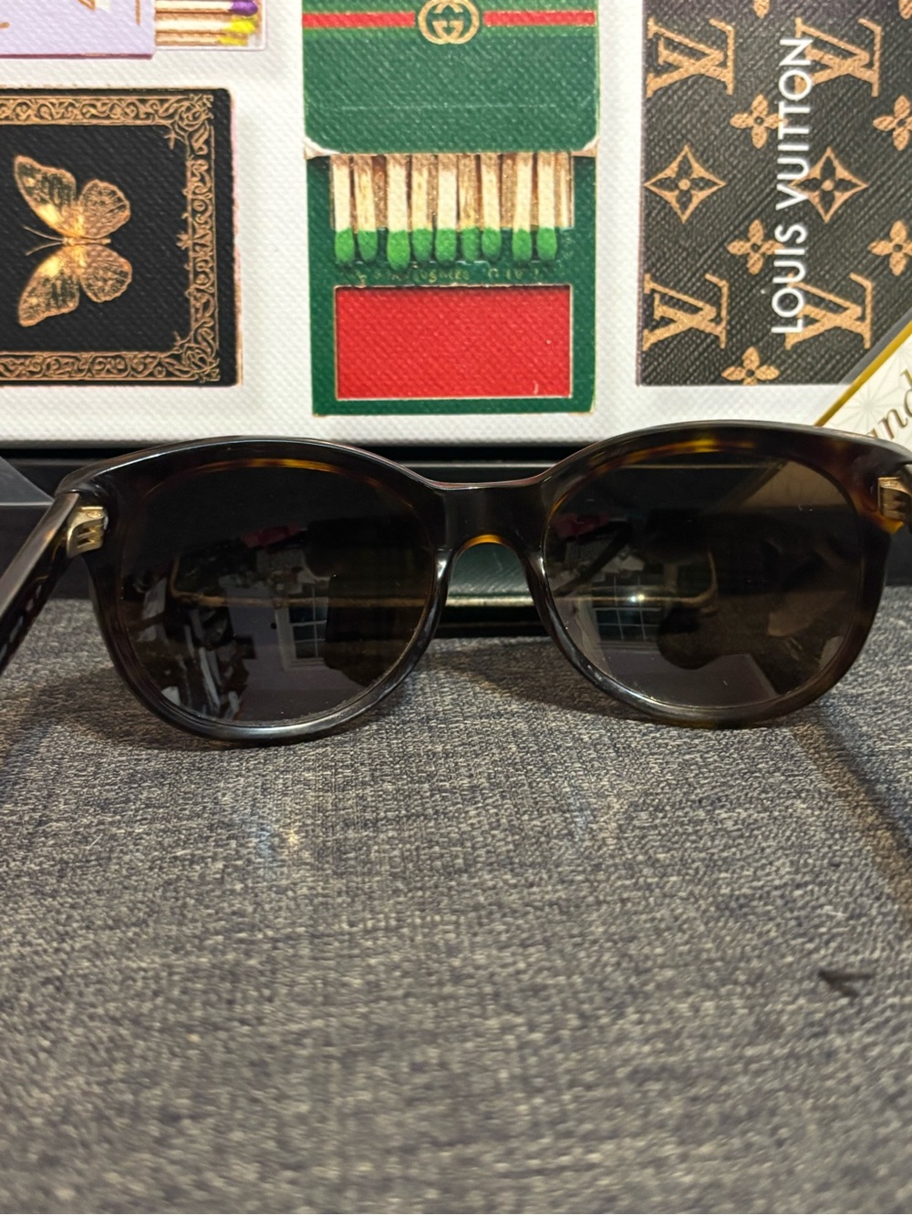Burberry Women's Tortoiseshell Sunglasses with Tan Case - Picture 6 of 7